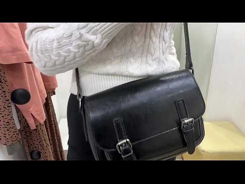 ❤️ Masturbasyon piblik nan jenn femèl FeralBerry ak yon gode nan sal la Fitting ❤️❌ Videyo fuck  nan nou ❌️❤